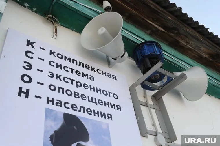 Экстренное оповещение в телевизионном эфире возникает только после звука сирен, напомнили в МЧС РФ