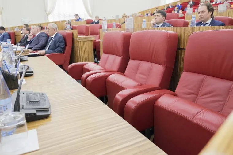 Заседание Заксобрания ЯНАО 27 октября 2016, кресла, место, заксобрание янао, депутаты, пустые