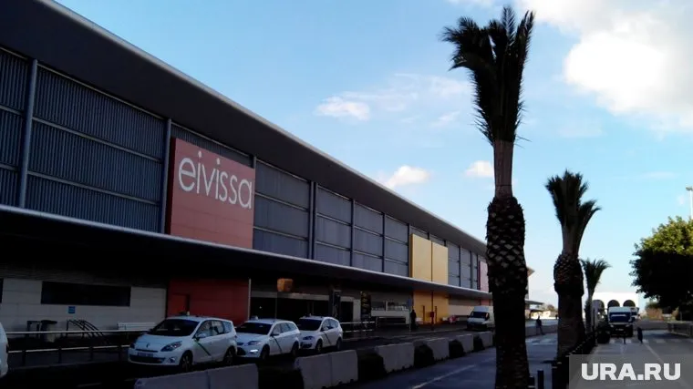 Аэропорт на легендарном курорте оказался завален мусором