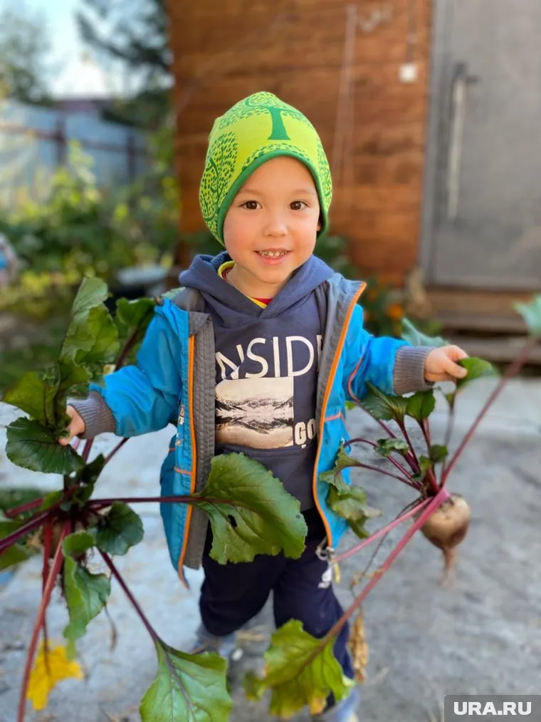 Из-за мышечной спастики Саша испытывает трудности при ходьбе