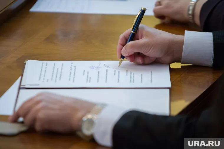 Президент подписал указ о присвоении двум ямальцам почетных званий