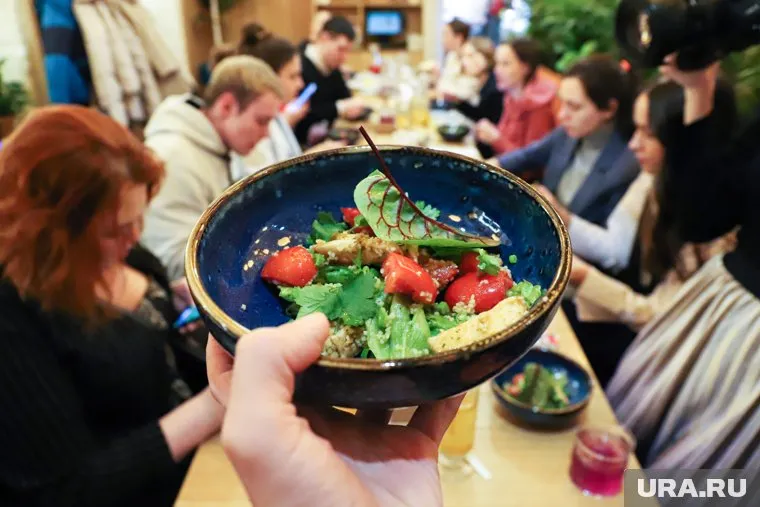 Салаты — идеальный способ сделать постное меню ярким, сытным и полезным, не нарушая правил