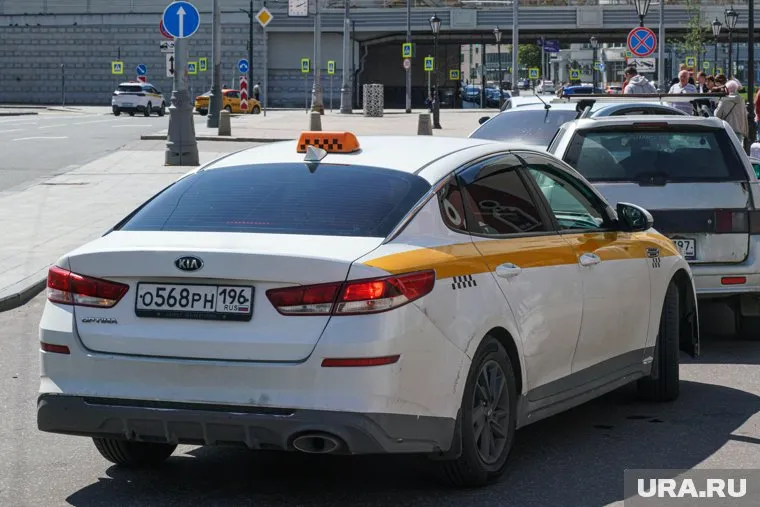 Краснов поручил проверить цены на такси