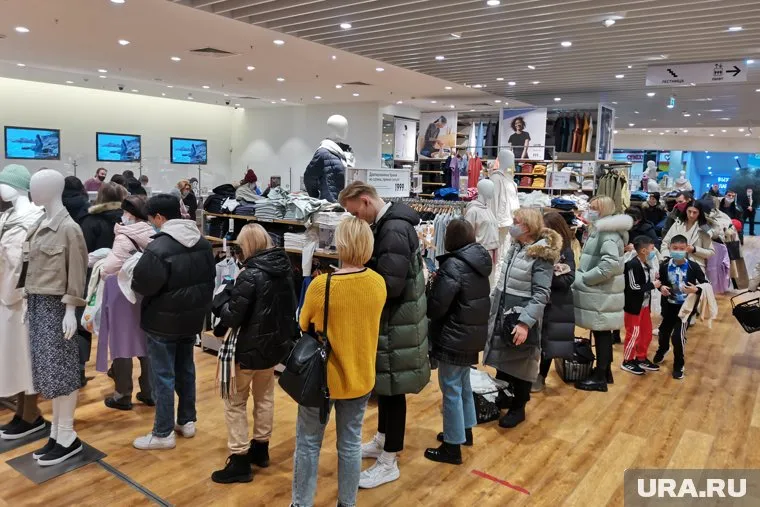 Жители города отреагировали на заявление Uniqlo об уходе с российского рынка
