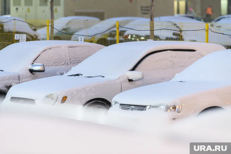 Во время подготовки к зимнему сезону следует положить в авто запасные теплые вещи