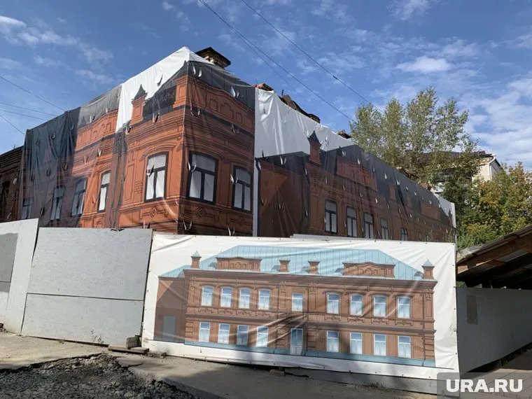 В Кургане активно ремонтируют памятник архитектуры на улице Томина, 77