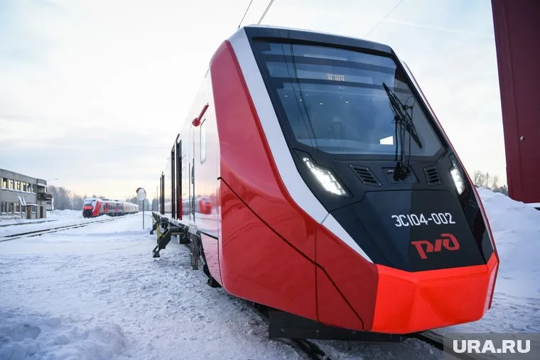 Электрички стояли под Нижним Тагилом по часу и более