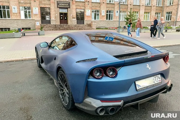 Жителей восхитил мощный суперкар на улицах города