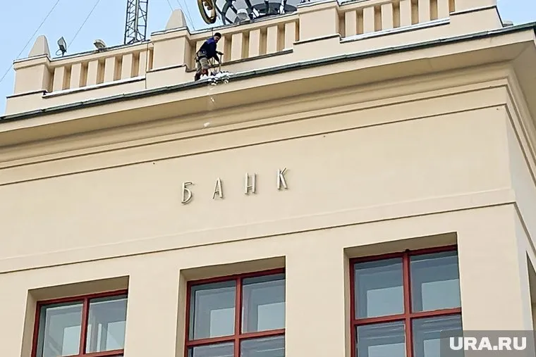 В России после сделок по слиянию и поглощению останется менее 300 банков 