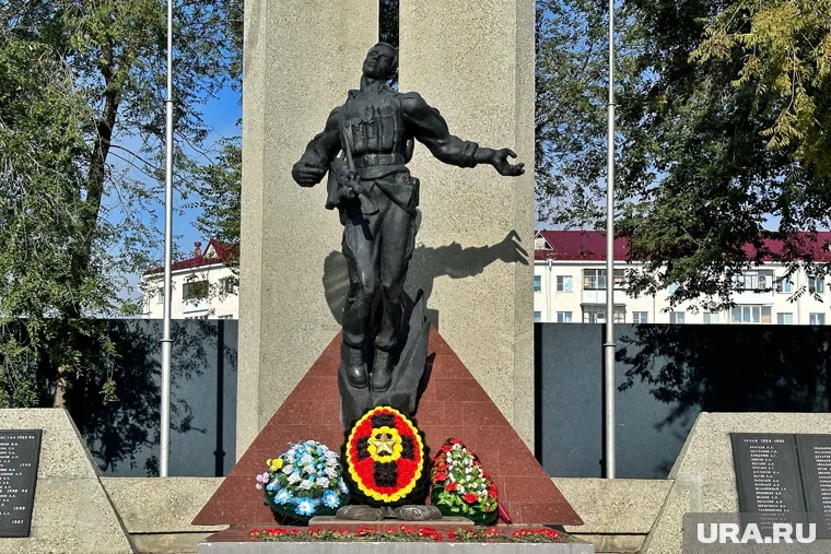 Танец на мемориале обошелся жительнице Кургана в миллион рублей 