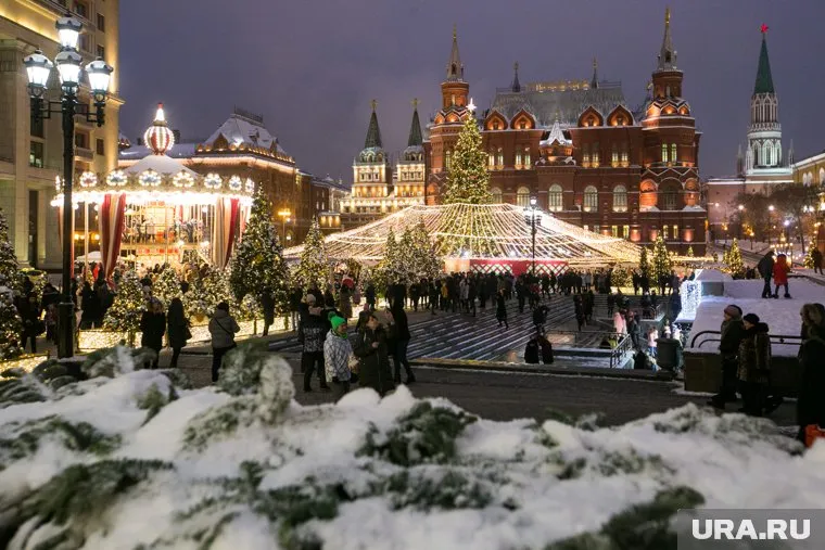 Накануне праздника россияне будут работать