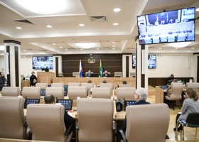 Депутаты Екатеринбурга отдали выборы мэра губернатору, сопротивлялись двое