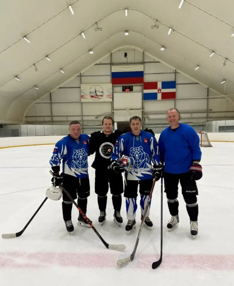 Дмитрий Махонин встретился со звездой НХЛ, нападающим «Филадельфии Флайерз», воспитанником пермского «Молота» — Матвеем Мичковым