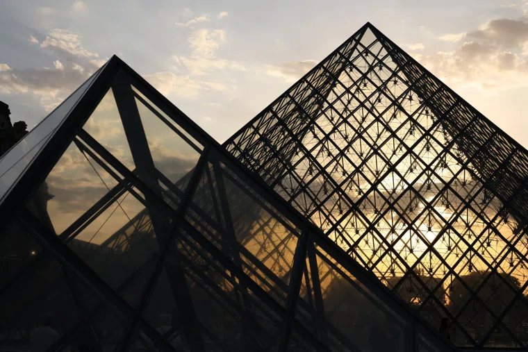 Ограбившие Лувр выбросили корону императрицы Богарне при побеге