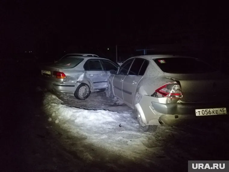 В результате ДТП пострадали припаркованные автомобили