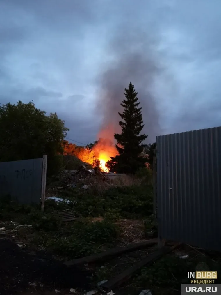 Незадолго до пожара очевидцы видели двух убегающих мужчин
