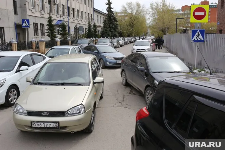 Политик предложил уведомлять россиян перед принудительной эвакуацией автомобиля