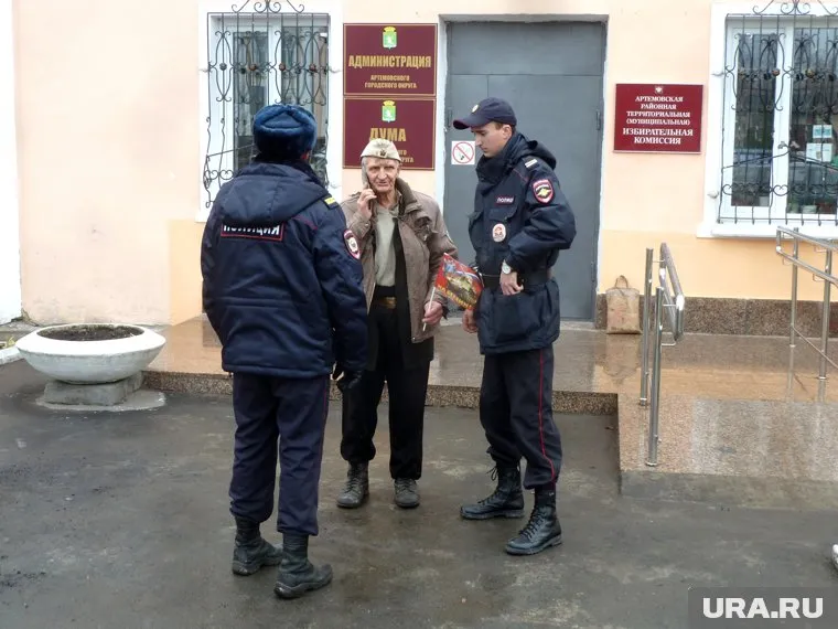 Общественника подкараулили у входа в администрацию