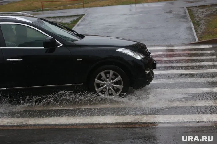 Екатеринбуржцы связывают высокие цены на такси с плохой погодой