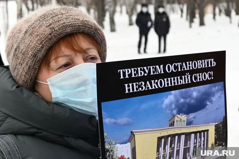 На пикет против сноса аэровокзала 20 ноября вышли примерно столько же горожан, сколько неделю назад