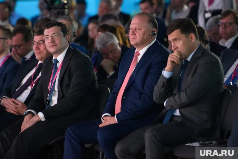 Даже полпредство заинтересовано в том, чтобы поставить своего человека к свердловскому губернатору