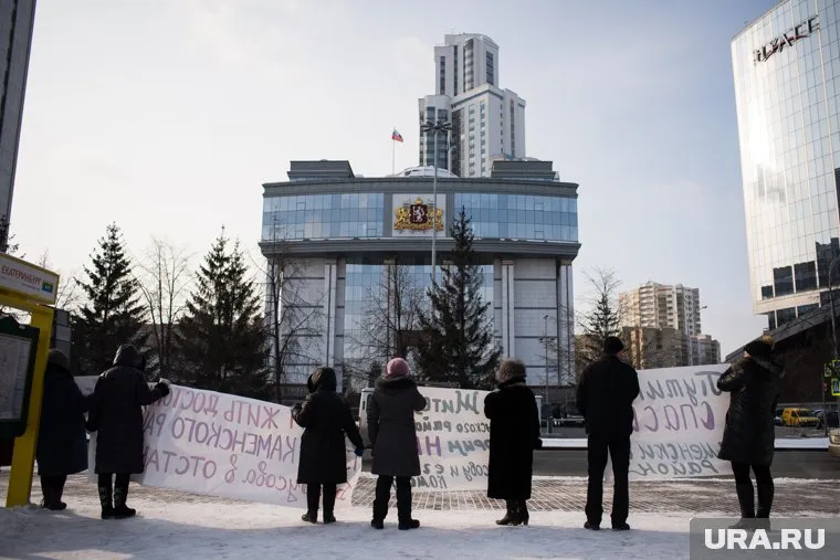 Из свердловского Заксобрания на просьбу о помощи откликнулся только один депутат