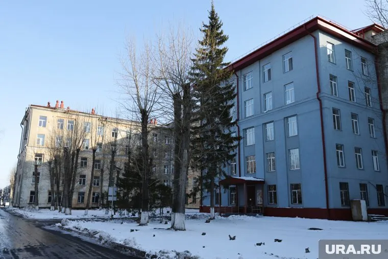 В Кургане из больницы по борьбе с COVID уволился главврач