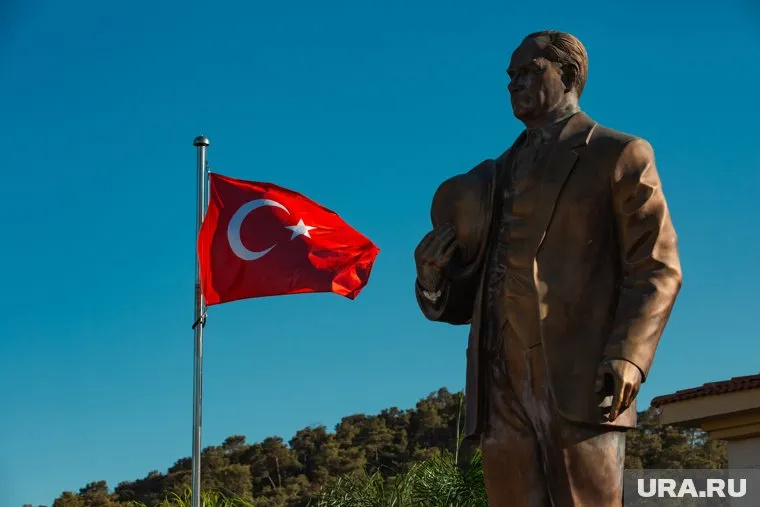 Турция заблокировала экспорт товаров военного назначения в Россию, заявила FT