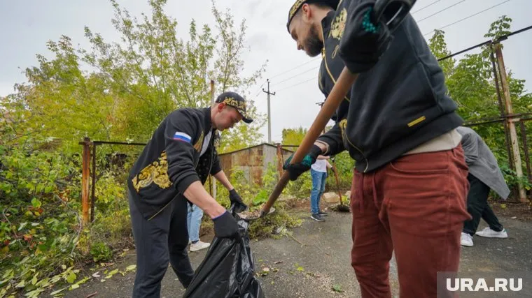 Волонтеры убрали с площадок весь мусор