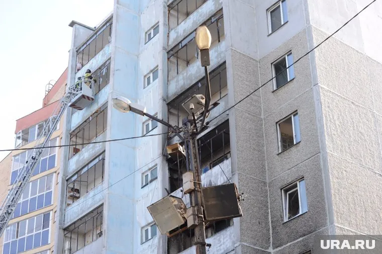 Из-за взрыва во многих квартирах треснули окна
