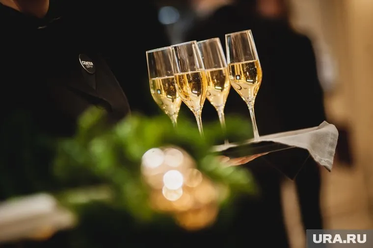 Около 50% самоубийств связаны с употреблением спиртного