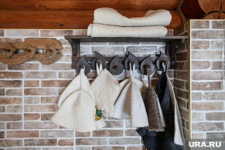 Мужчина отправился в баню, чтобы отпраздновать отпуск товарища