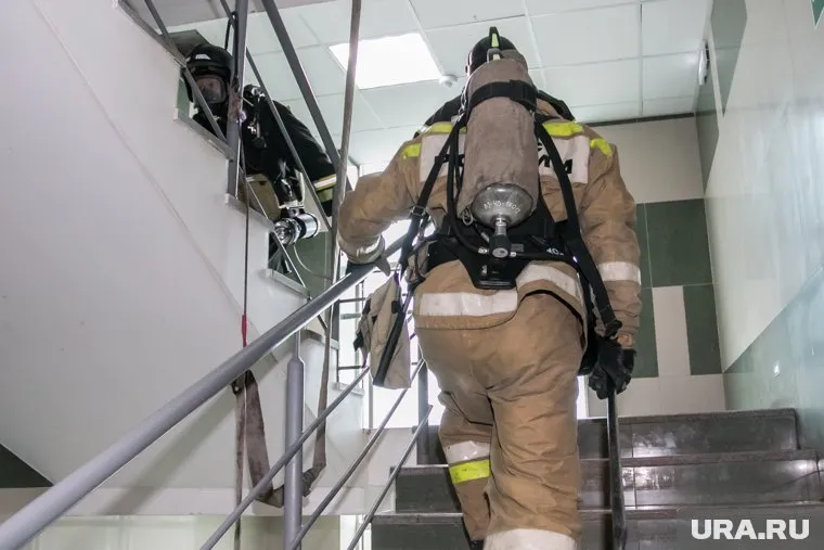 Спасатели эвакуировали жильцов подъезда (архивный снимок)