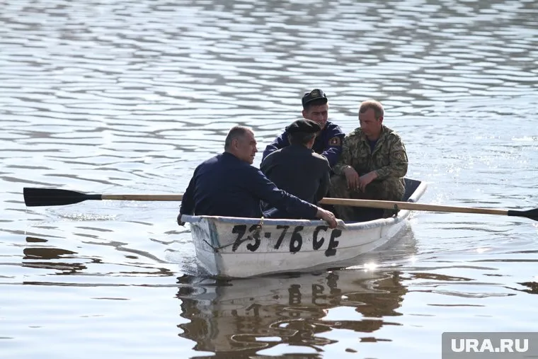 Новгородские рыбаки чуть не сошли с ума, когда к ним подплыл катер с президентом