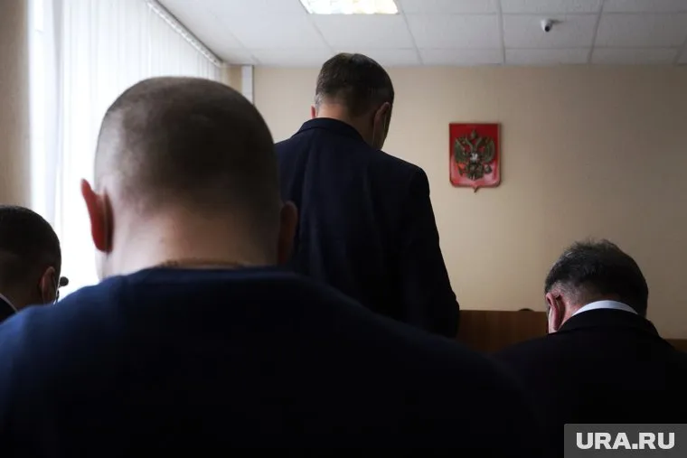 Сам депутат в суд не явился