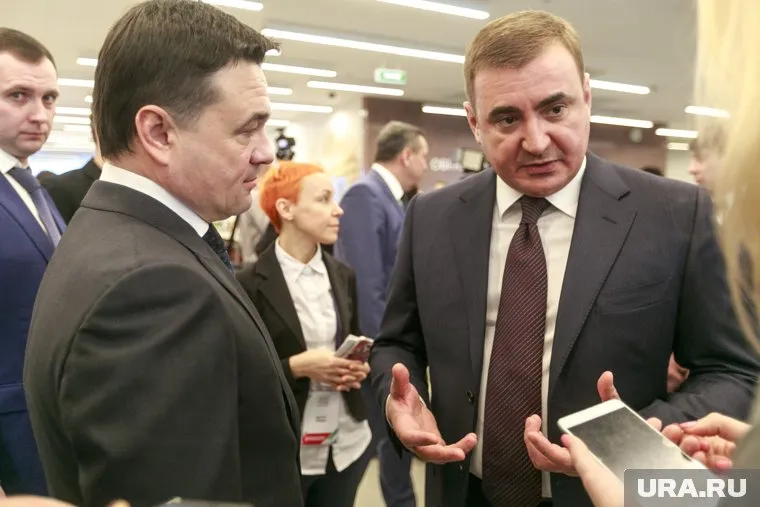Губернатор Московской области Андрей Воробьев и глава Тульской области Алексей Дюмин открыли «охоту» на перспективных управленцев