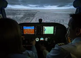 Посадили самолет без двигателя: как журналисты URA.RU учились мастерству пилотов