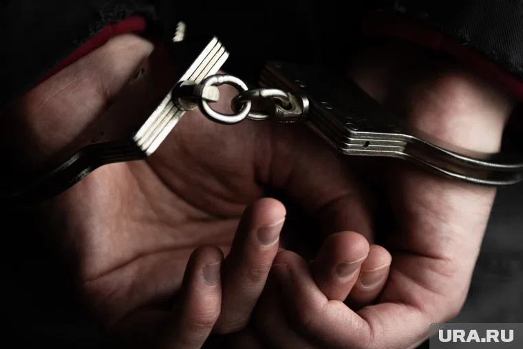 Задержанные полицейские помогали таксистам обманывать бойцов СВО