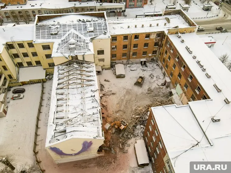 4 января здание ПРОМЭКТа вновь начали сносить