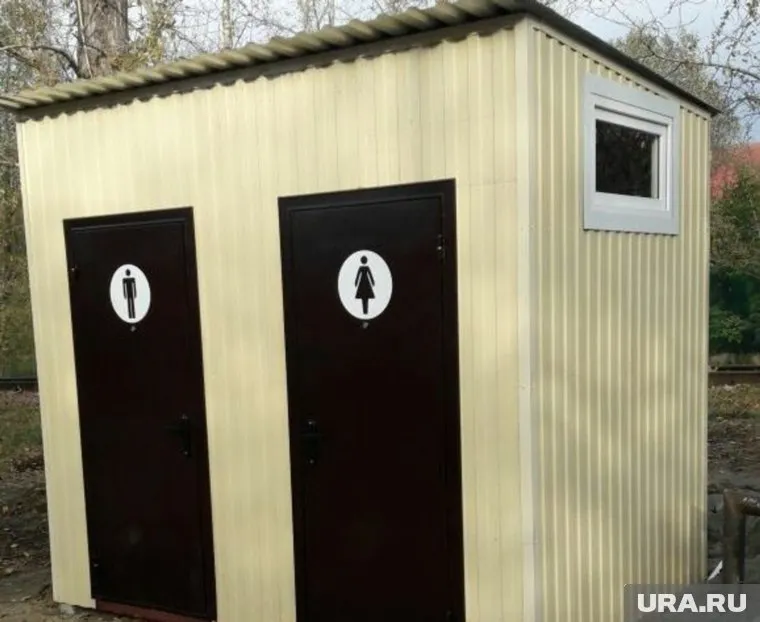 Курганцы не смогли поверить своим глазам, увидев новый туалет в центральном парке