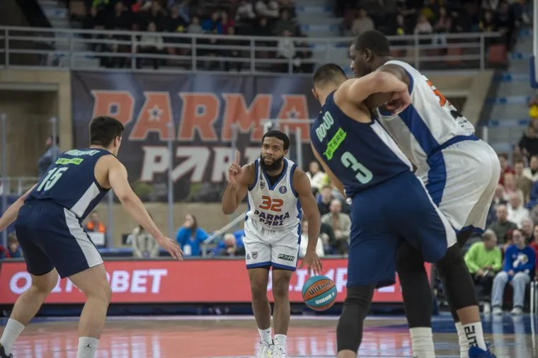 Баскетбольный матч Парма Пари - Минск. УДС Молот. Пермь