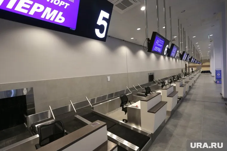 Новый терминал еще только открылся, а пассажиры уже жалуются