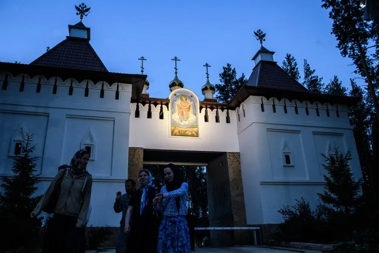 Крестный ход в Среднеуральском женском монастыре. Екатеринбург