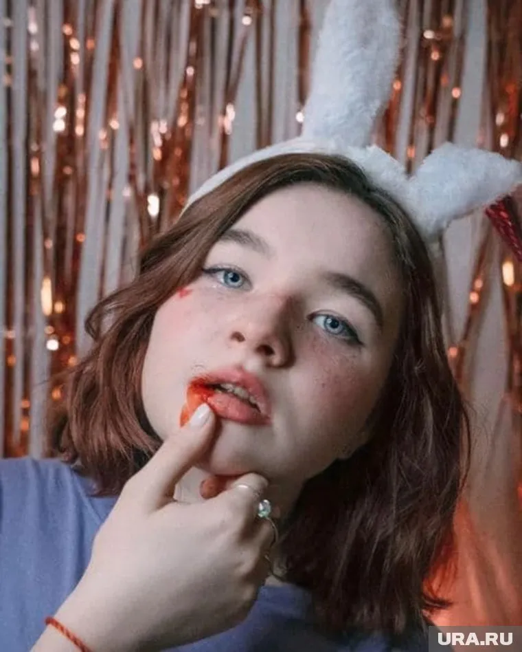 Алена Швец исполнила новую песню под электрогитару