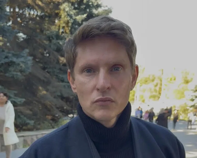 Певец Алексей Елистратов пришел на похороны Сергея Соседова