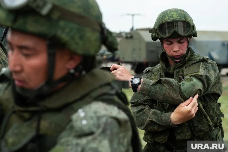 В Иркутскую область, где разыгралась стихия, отправились около 50 военных специалистов и техника