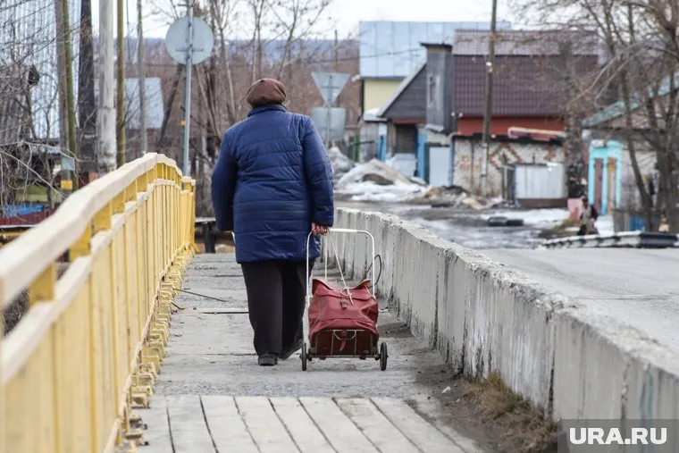 Пенсионеры не смогут уехать на дачи из-за коронавируса
