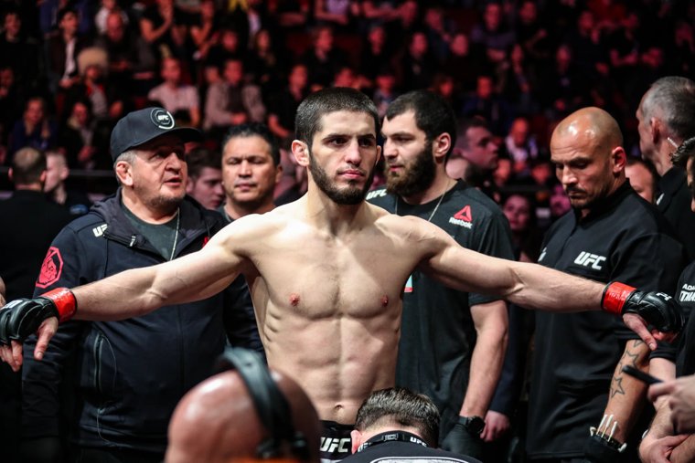 Битва за историю в Нью-Йорке: прогноз эксперта и все о турнире UFC 322