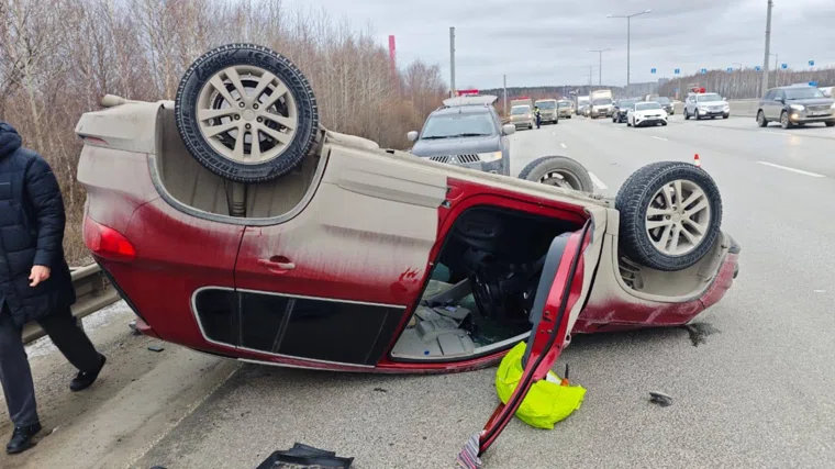 Три машины пострадали в массовом ДТП
