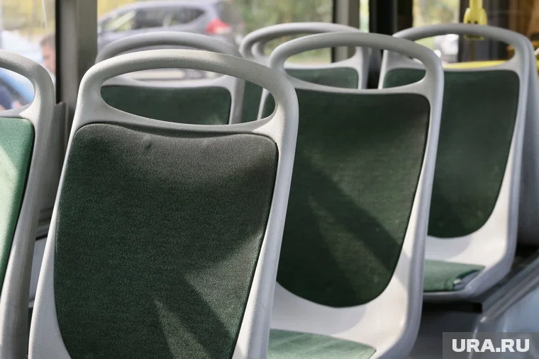 В 30-ти автобусах уже полностью заменили устаревшие покрытия